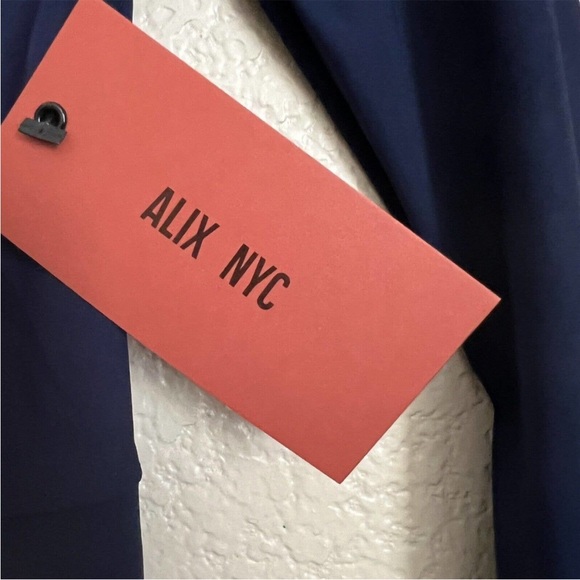 NWT Alix NYC long sleeve crop top - Picture 3 of 4